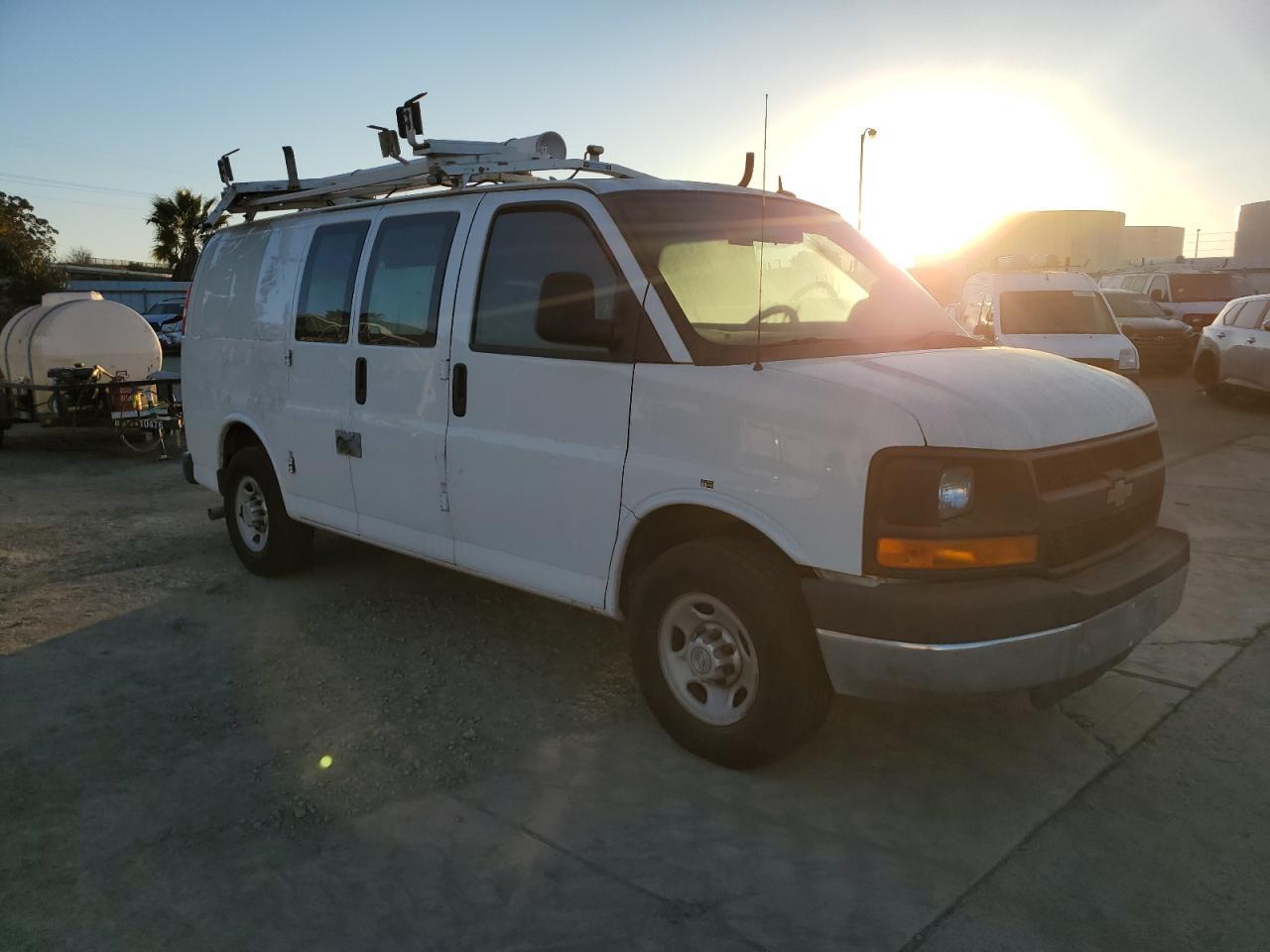 2014 Chevrolet Express G2500 - Image 4