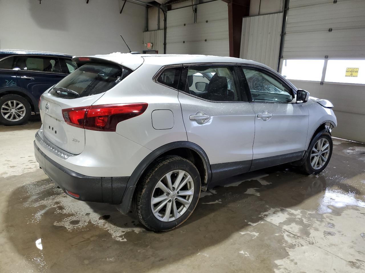 2017 Nissan Rogue Sport S - Фото 3