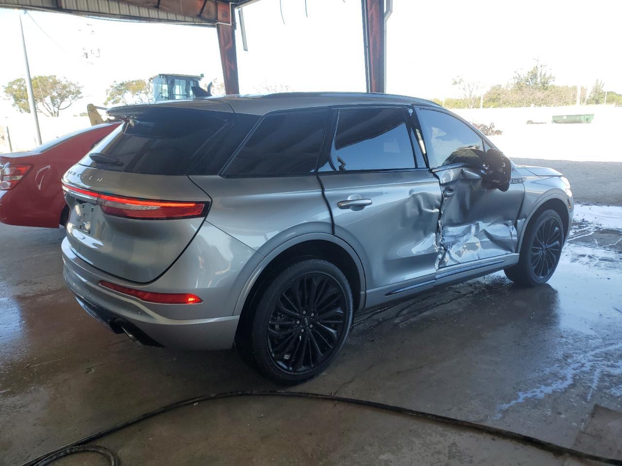 2023 Lincoln Corsair Reserve - Фото 3