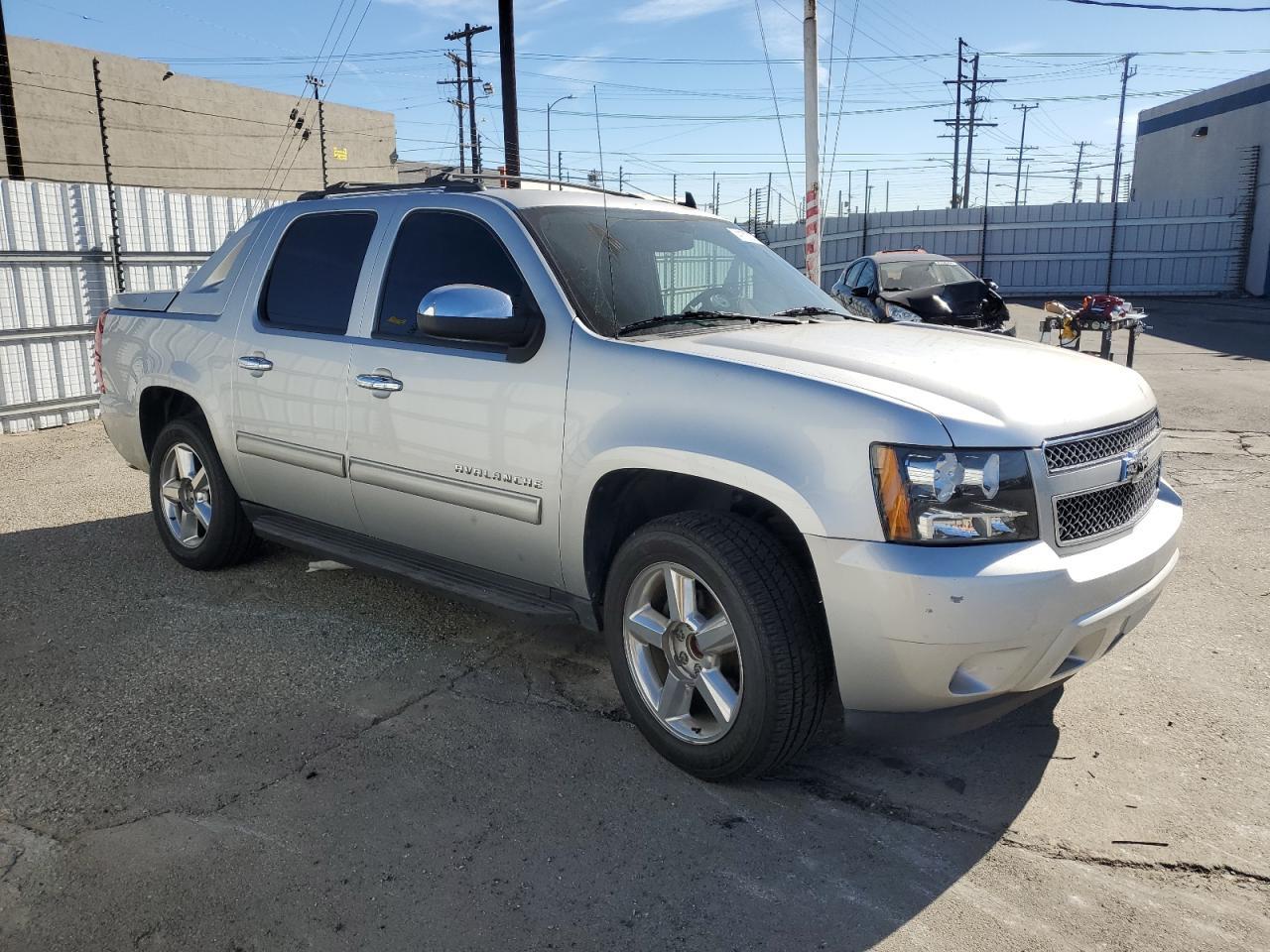 2011 Chevrolet Avalanche Ls - Фото 4