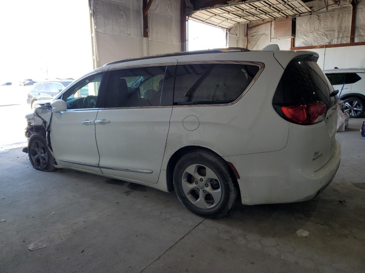 2017 Chrysler Pacifica Touring L Plus - Фото 2