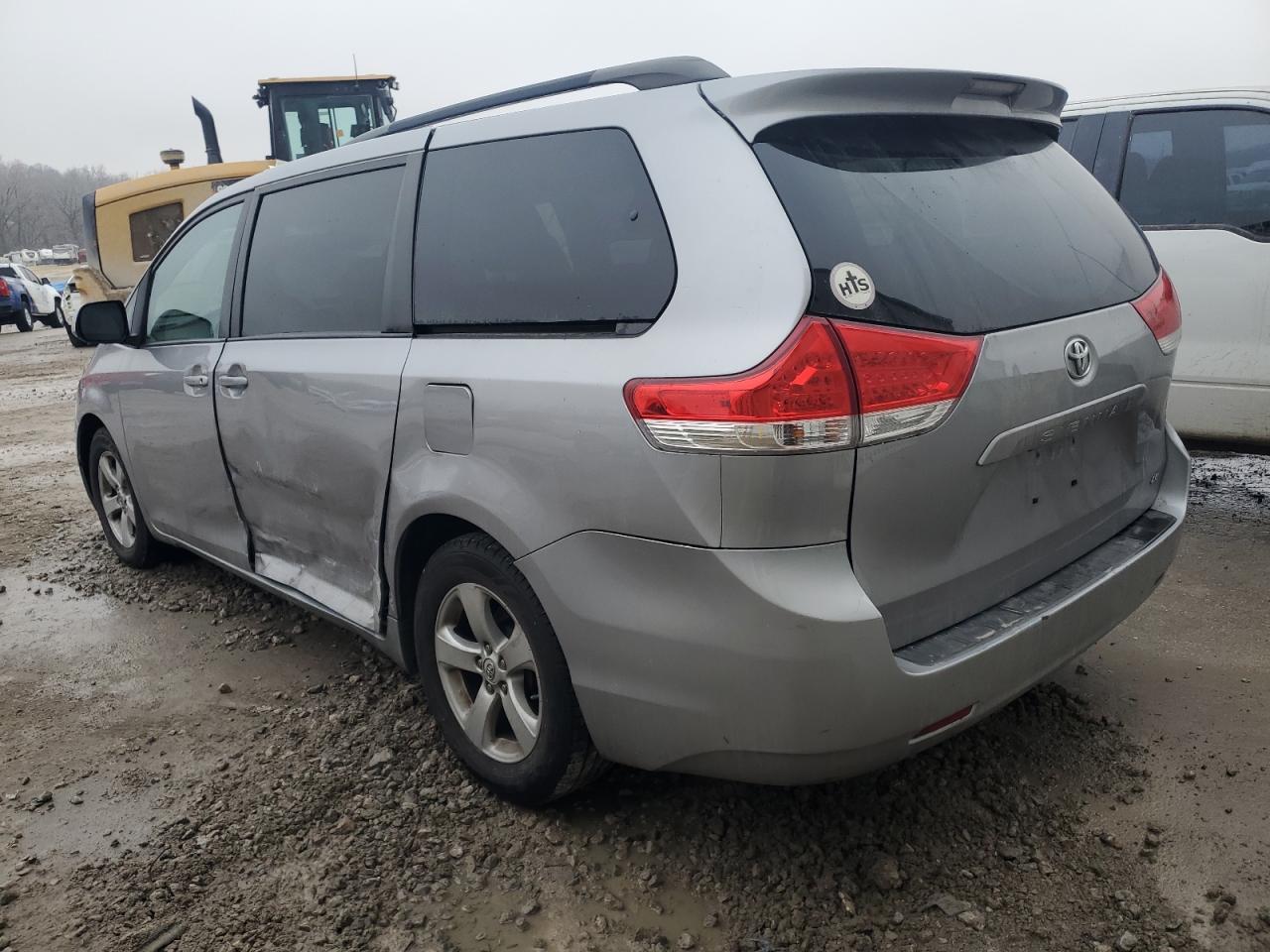 2011 Toyota Sienna Le - Image 2