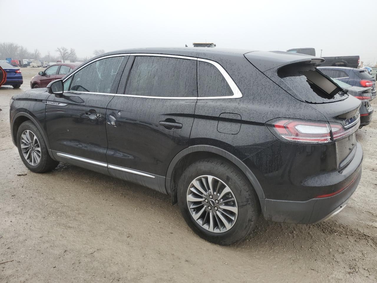 2022 Lincoln Nautilus - Image 2