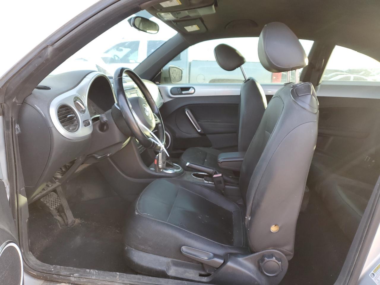 2012 Volkswagen Beetle - Фото 7