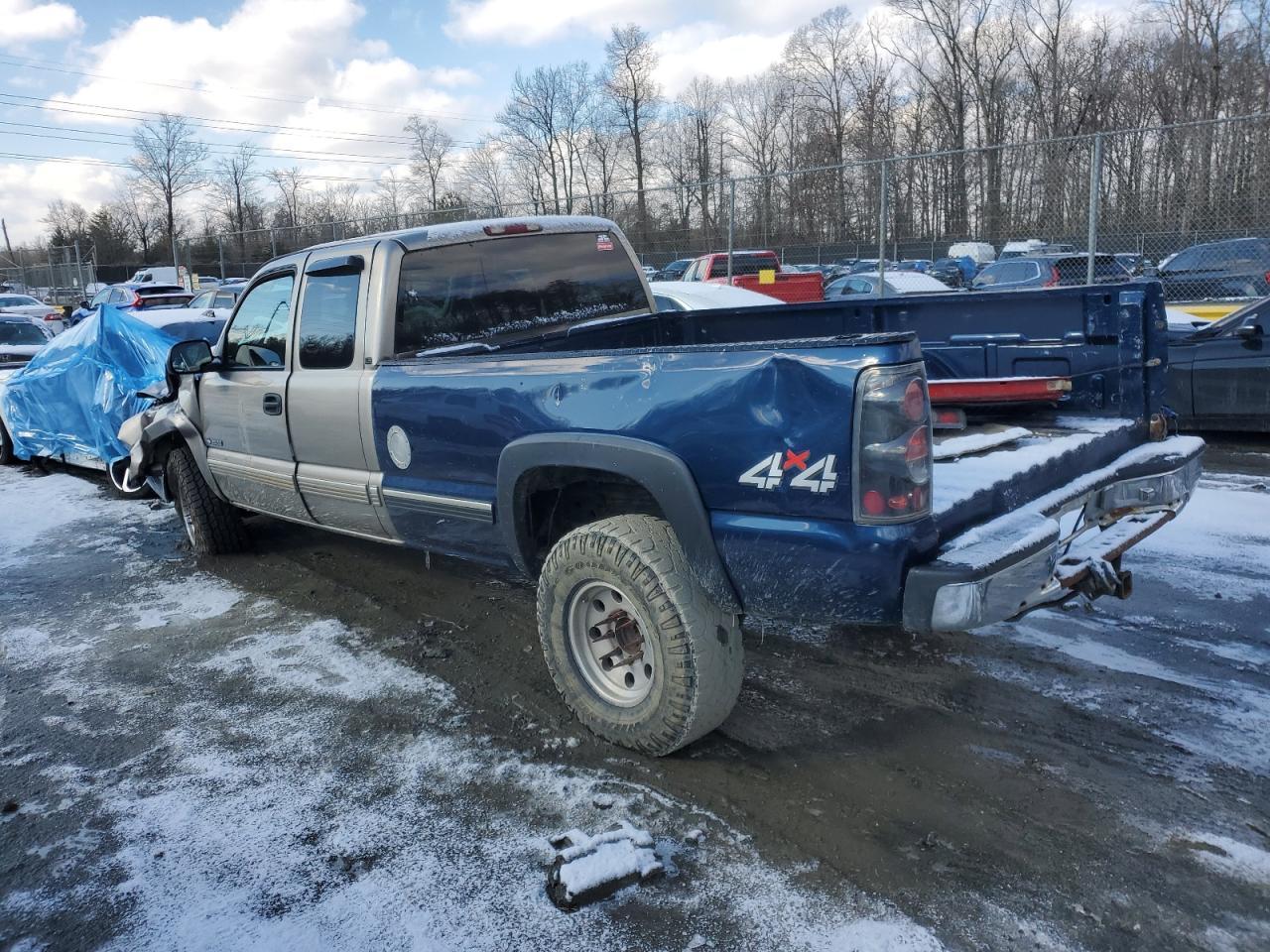 2000 Chevrolet Silverado K2500 - Image 2