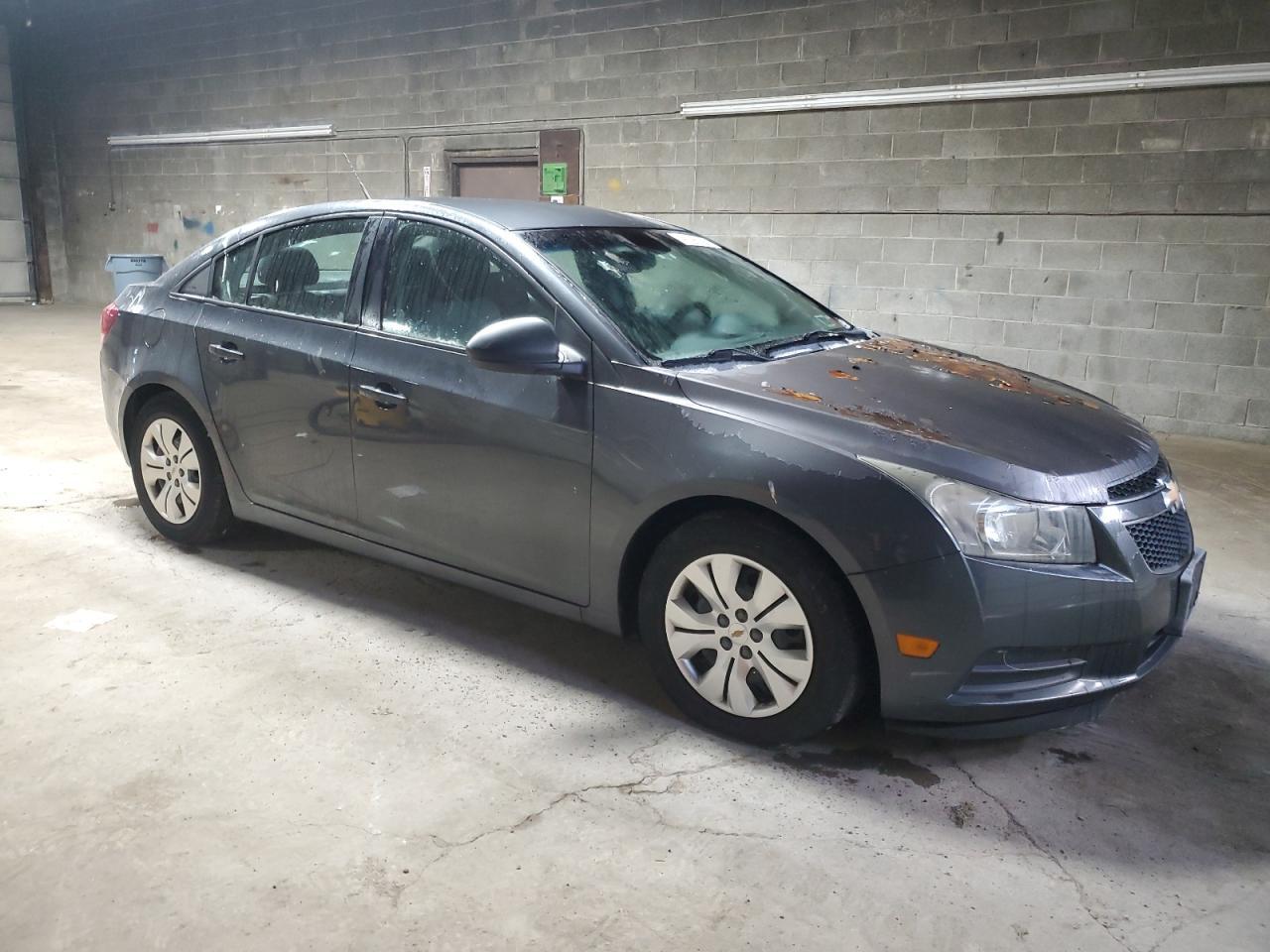 2013 Chevrolet Cruze Ls - Image 4