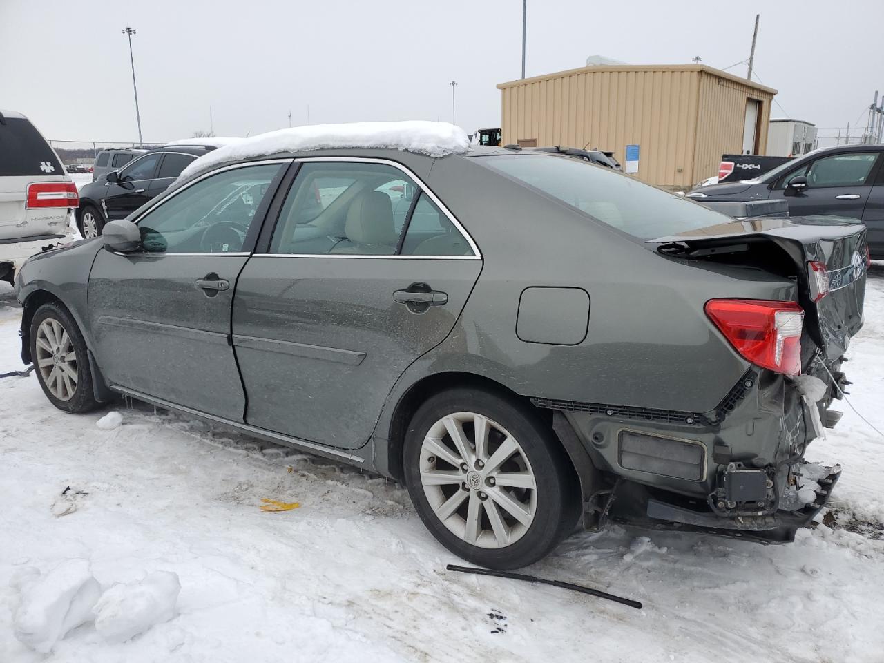2013 Toyota Camry L - Фото 2