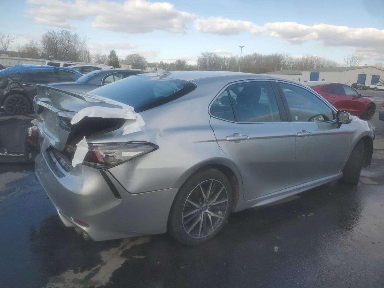 2021 Toyota Camry Se - Фото 3