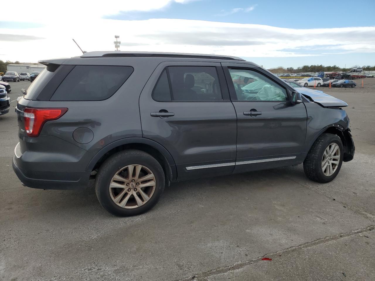 2018 Ford Explorer Xlt - Фото 3