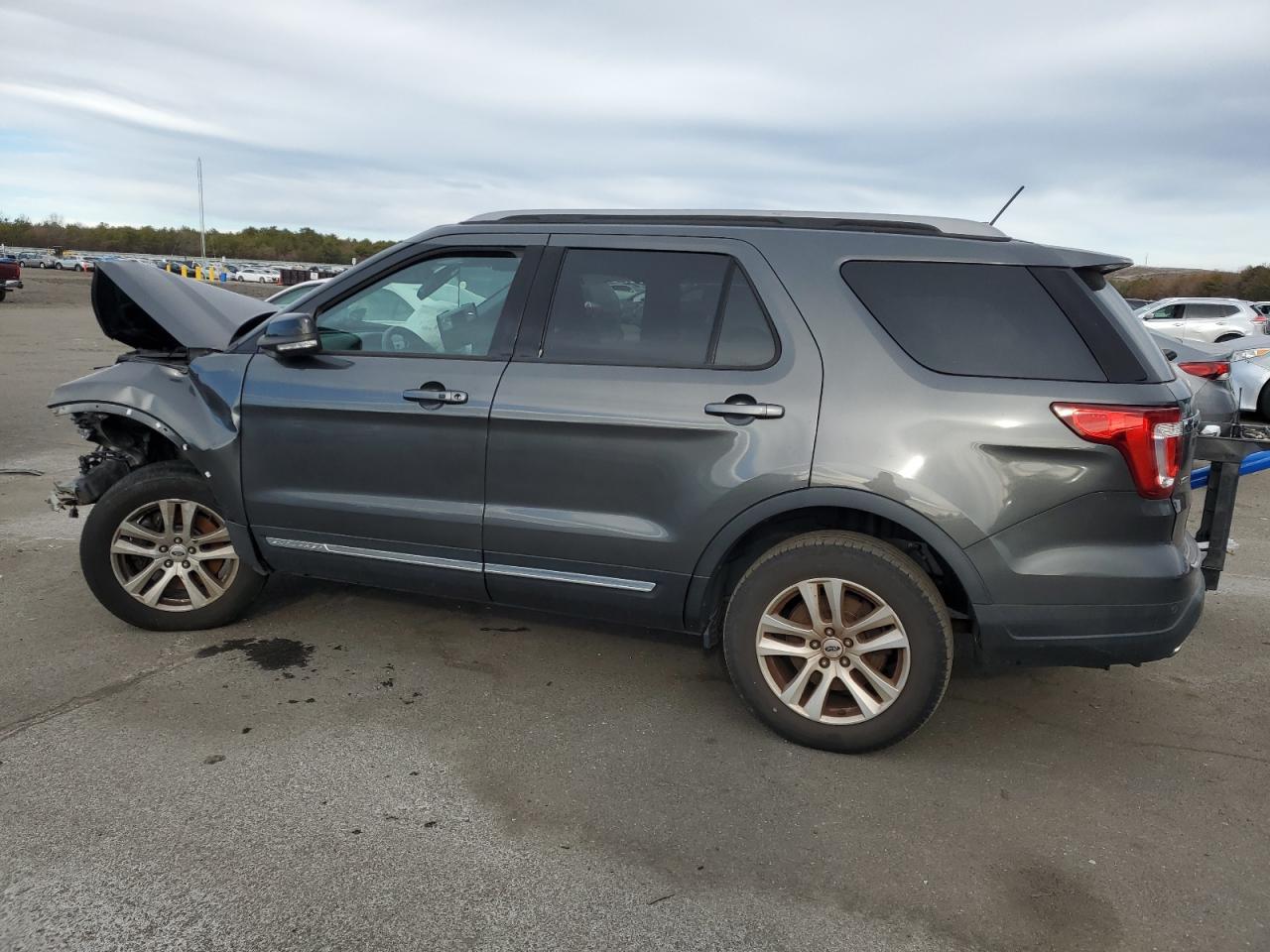 2018 Ford Explorer Xlt - Фото 2