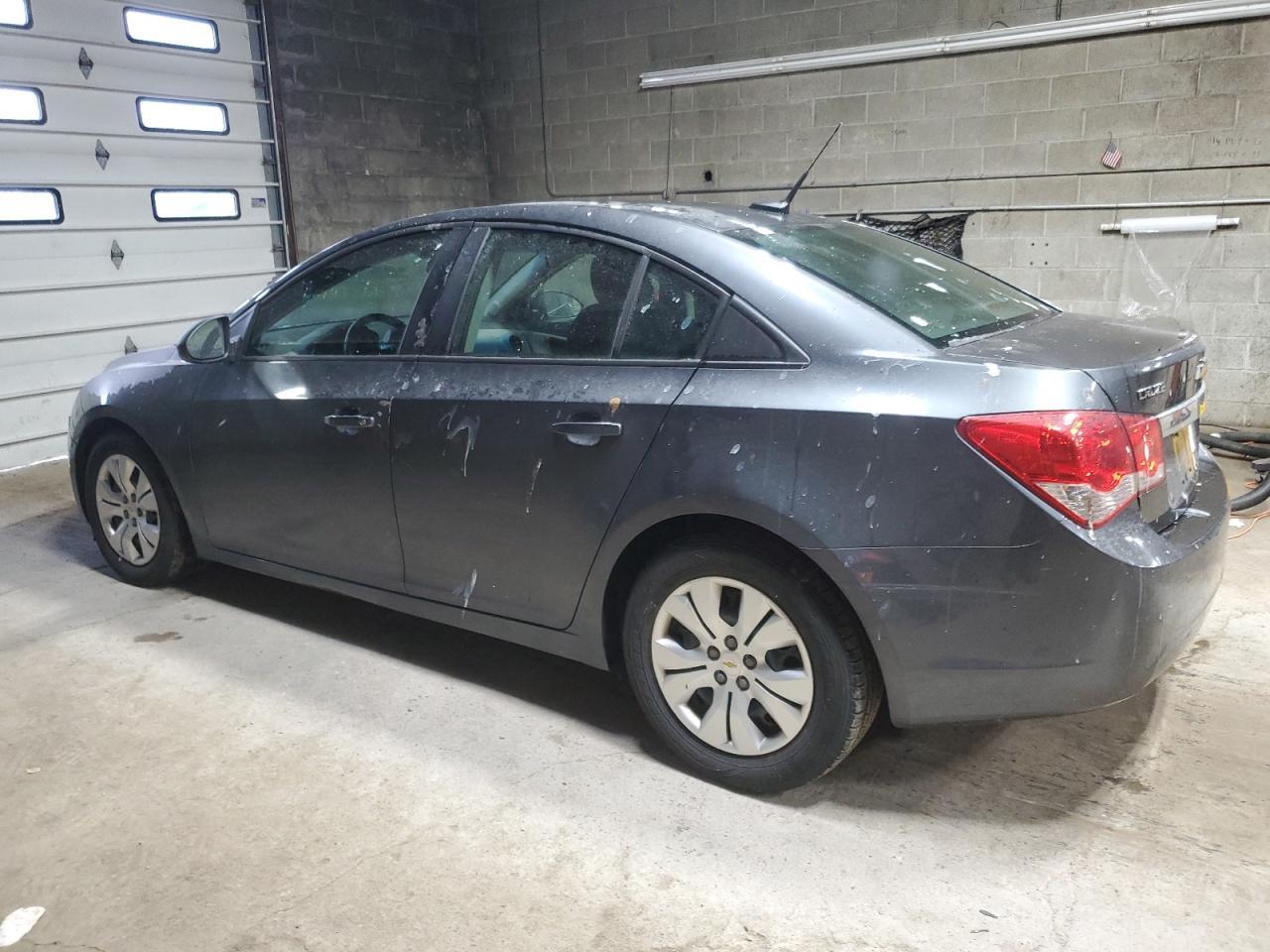 2013 Chevrolet Cruze Ls - Image 2