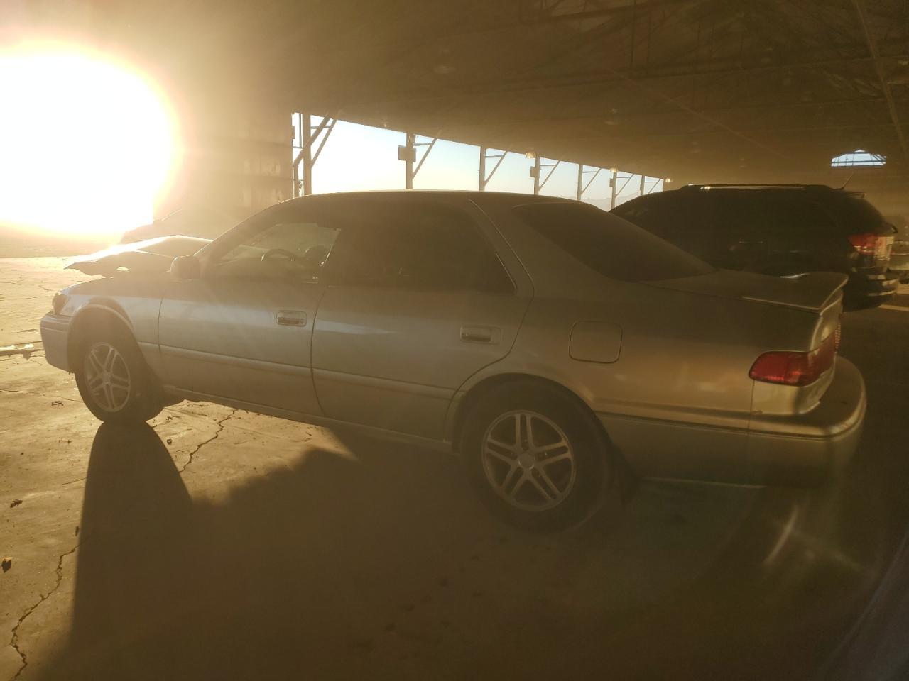 2000 Toyota Camry Ce - Фото 2