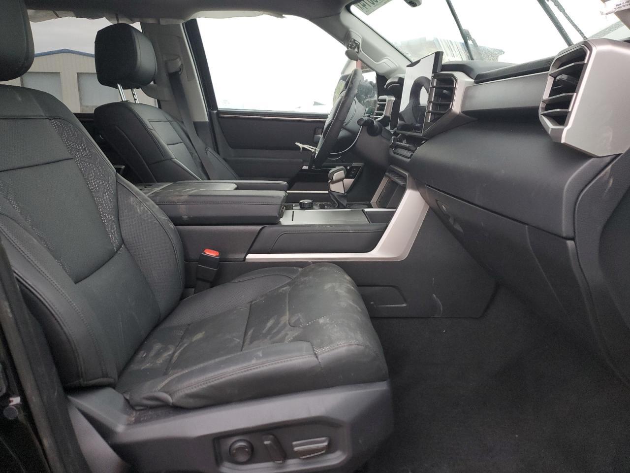 2024 Toyota Sequoia Sr5 - Image 7