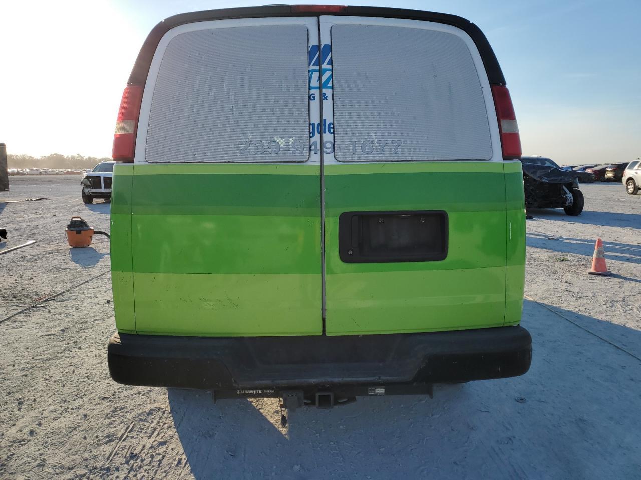 2010 Chevrolet Express G2500 - Image 6