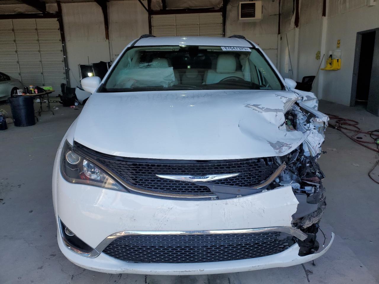 2017 Chrysler Pacifica Touring L Plus - Фото 5