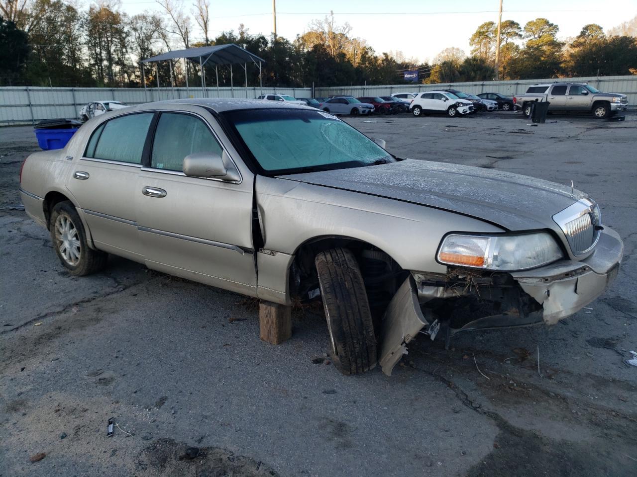 2010 Lincoln Town Car Signature Limited - Фото 4