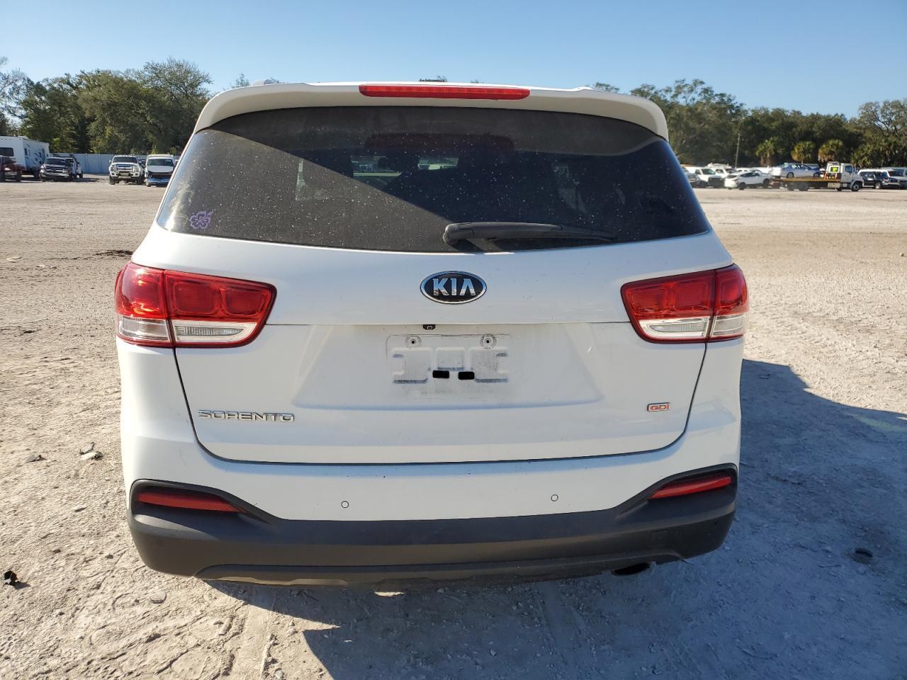 2016 Kia Sorento Lx - Image 6