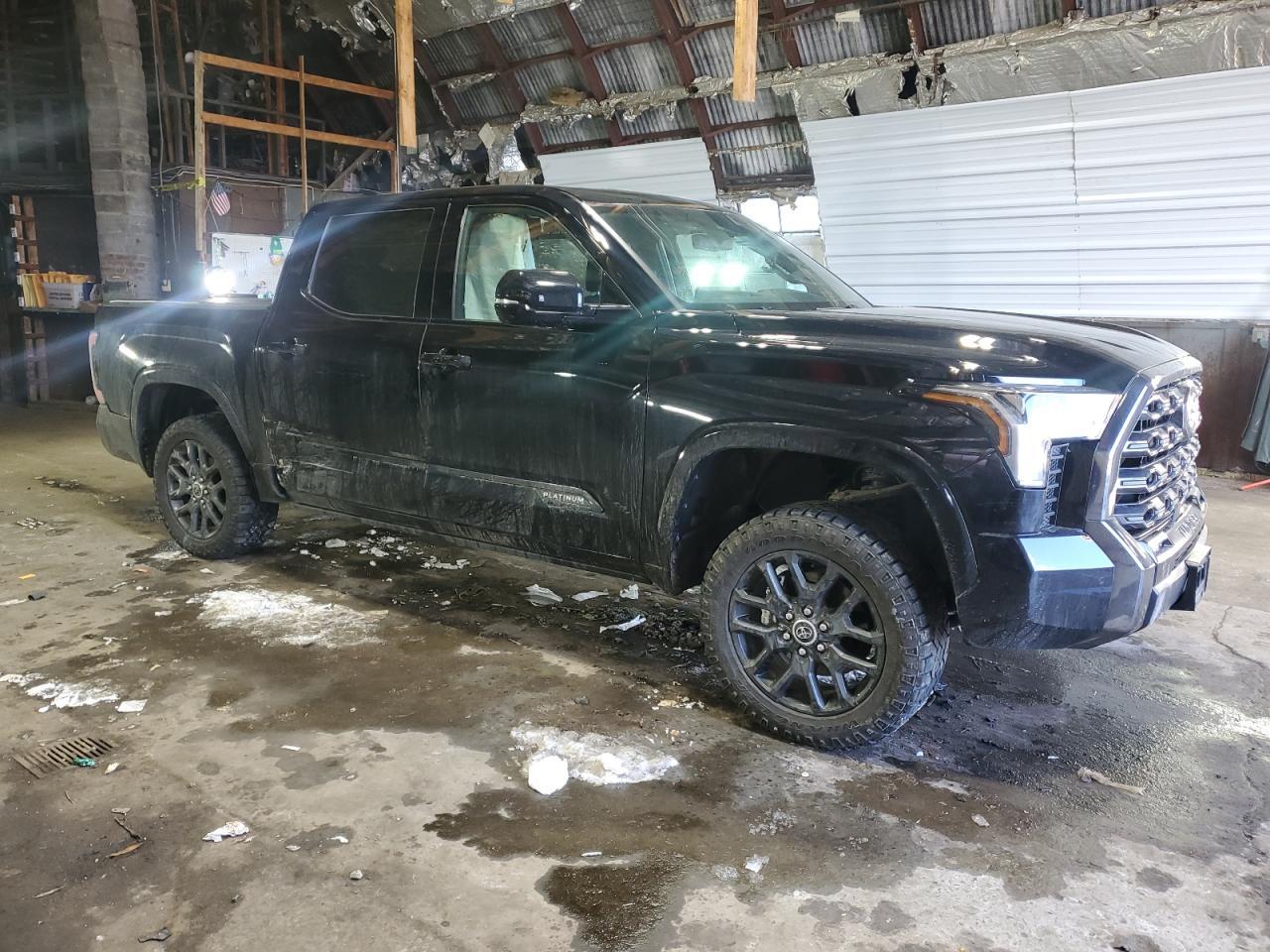 2023 Toyota Tundra Crewmax Platinum - Image 4