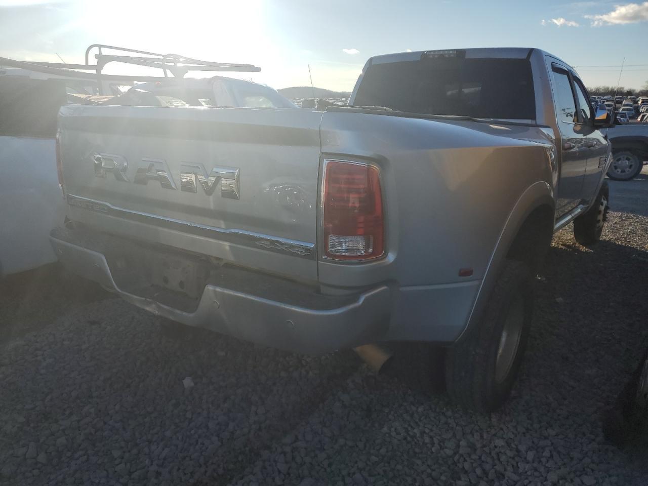 2017 Ram 3500 Longhorn - Фото 3