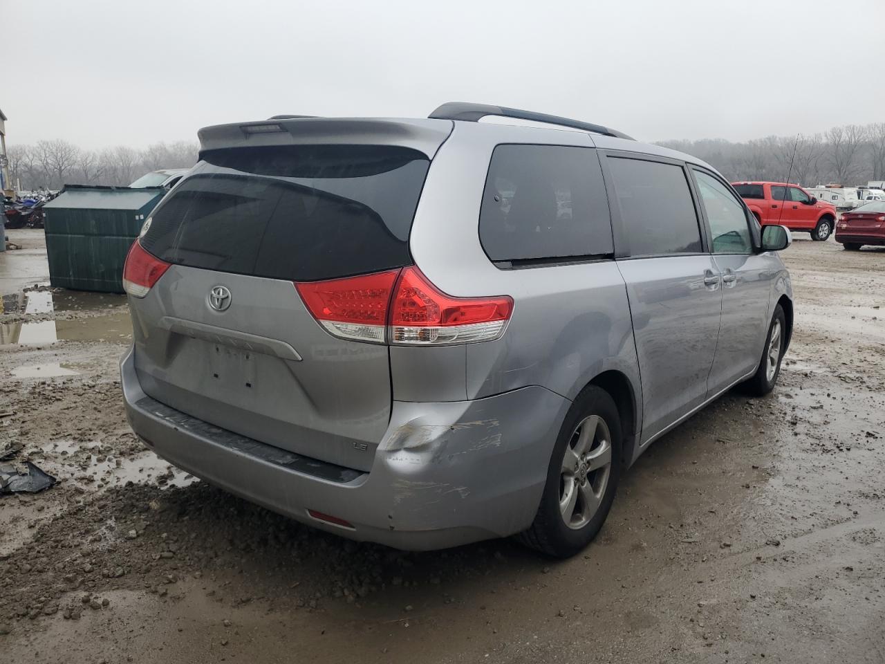 2011 Toyota Sienna Le - Image 3