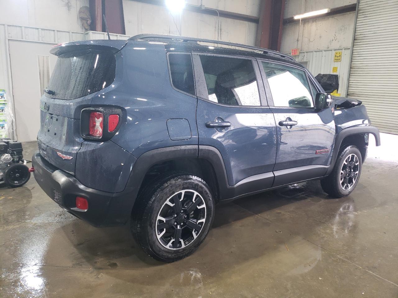 2023 Jeep Renegade Trailhawk - Image 3