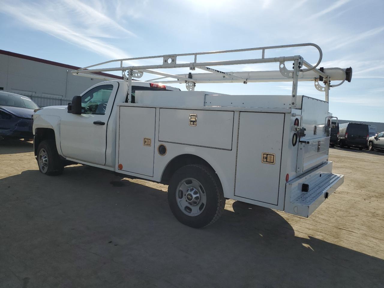 2016 Chevrolet Silverado C2500 Heavy Duty - Фото 2