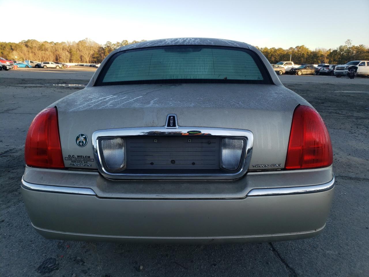 2010 Lincoln Town Car Signature Limited - Фото 6