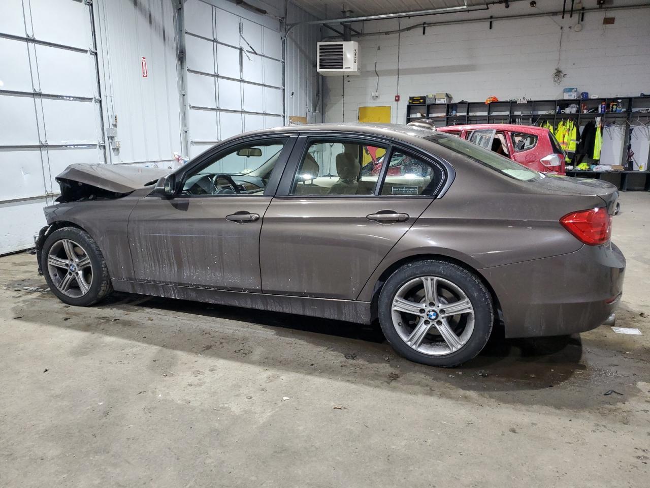 2014 BMW 320 I xDrive - Фото 2