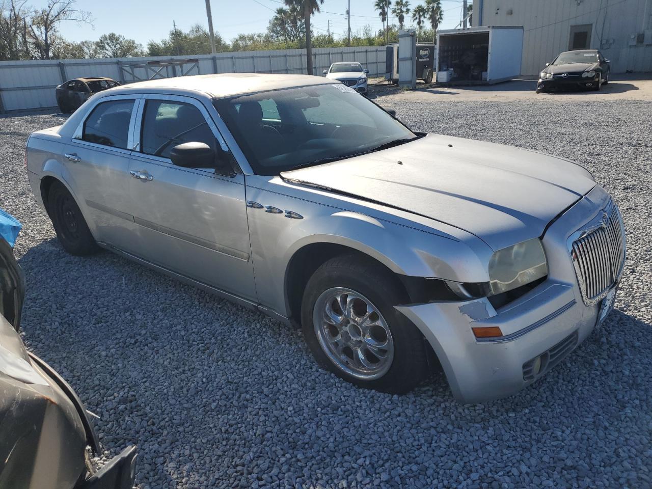 2005 Chrysler 300 - Image 4