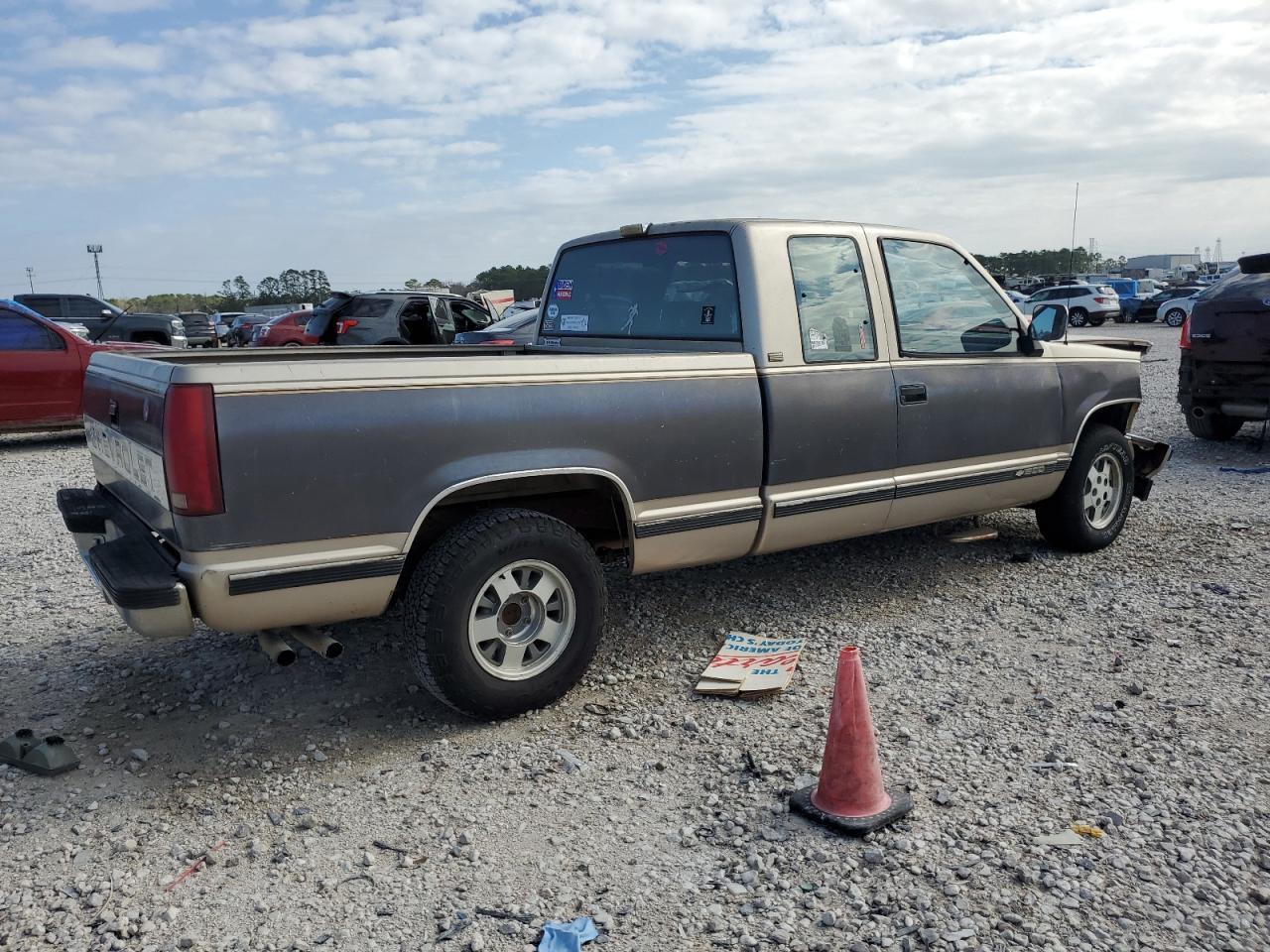 1992 Chevrolet Gmt-400 C1500 - Image 3