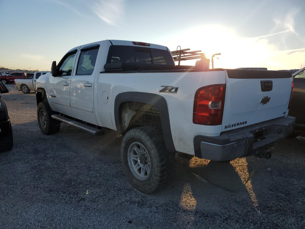 2008 Chevrolet Silverado - Image 2