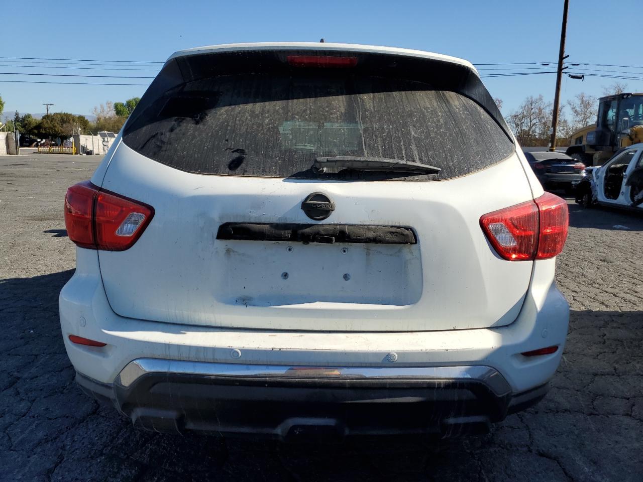 2017 Nissan Pathfinder S - Image 6