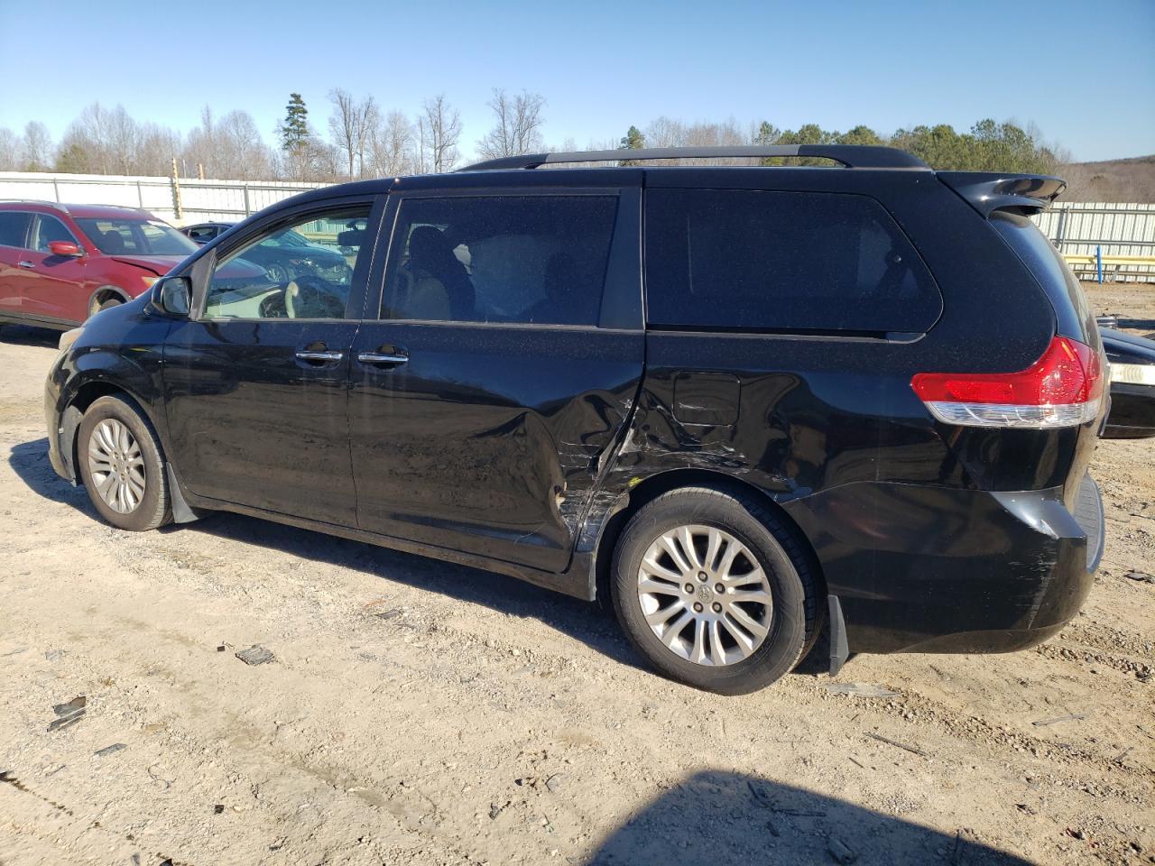 2012 Toyota Sienna Xle - Фото 2