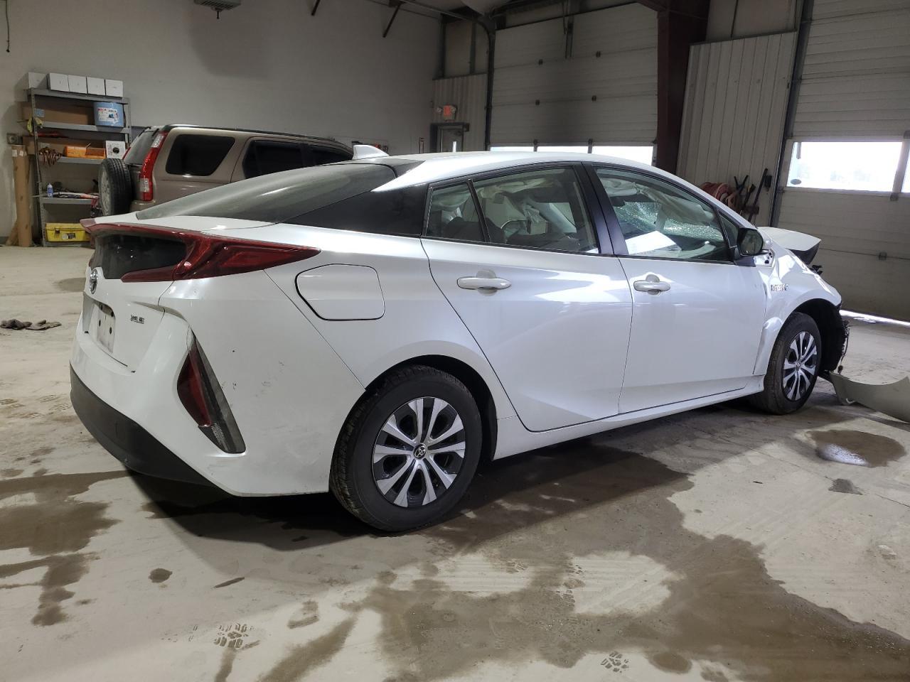 2021 Toyota Prius Prime Le - Фото 3