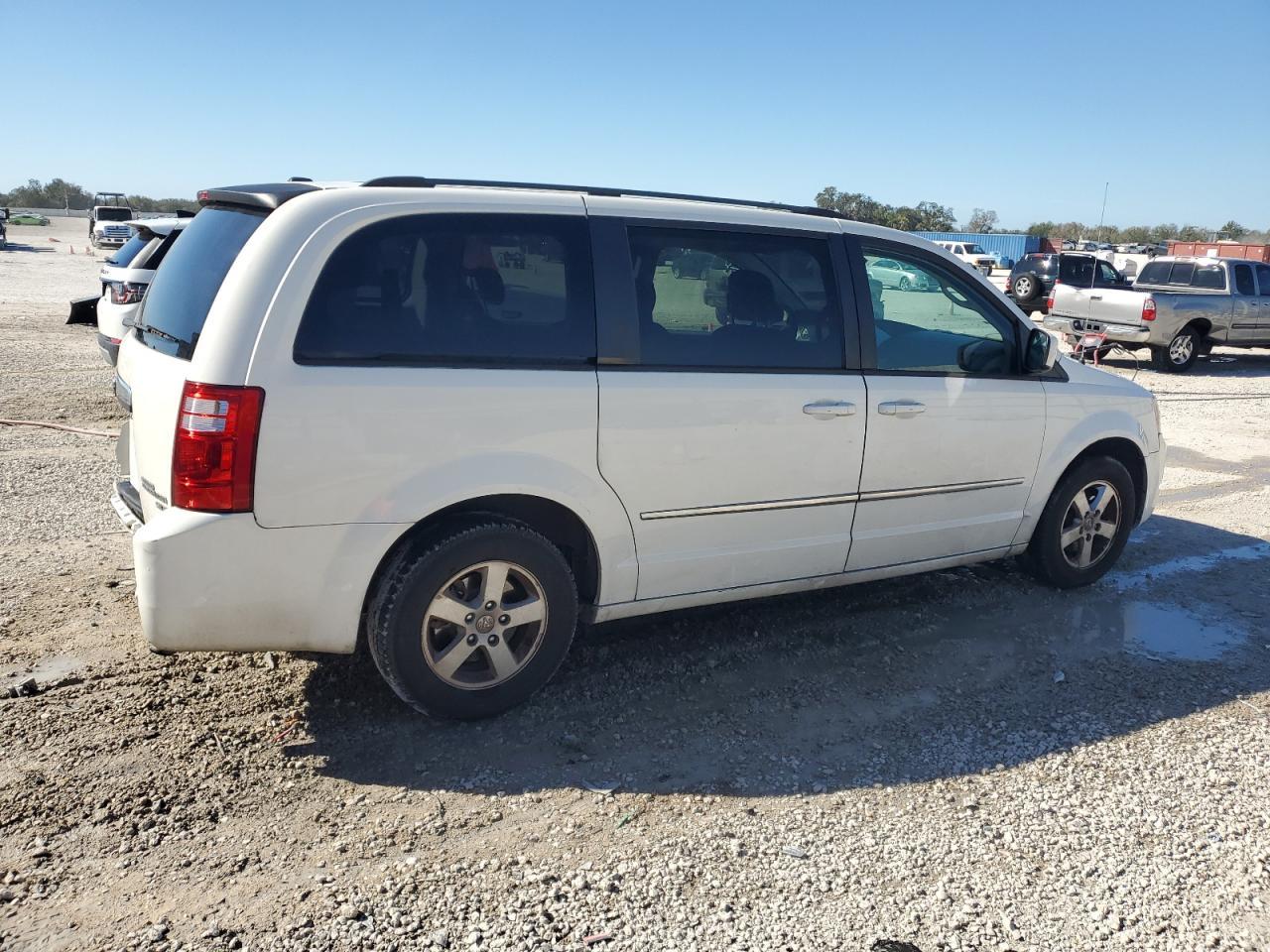 2010 Dodge Grand Caravan Sxt - Image 3