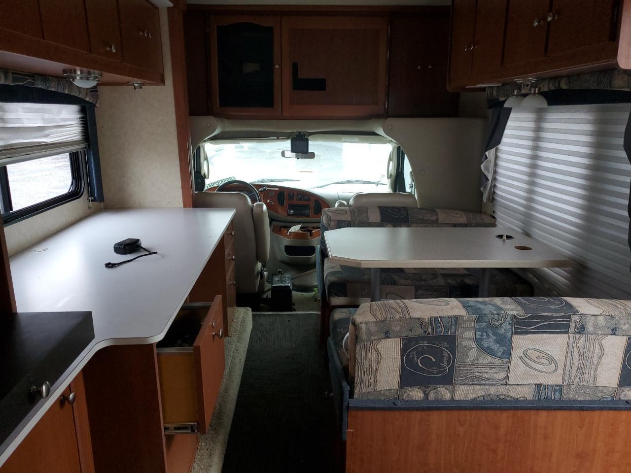 2006 Ford Econoline E450 Super Duty Cutaway Van - Фото 5