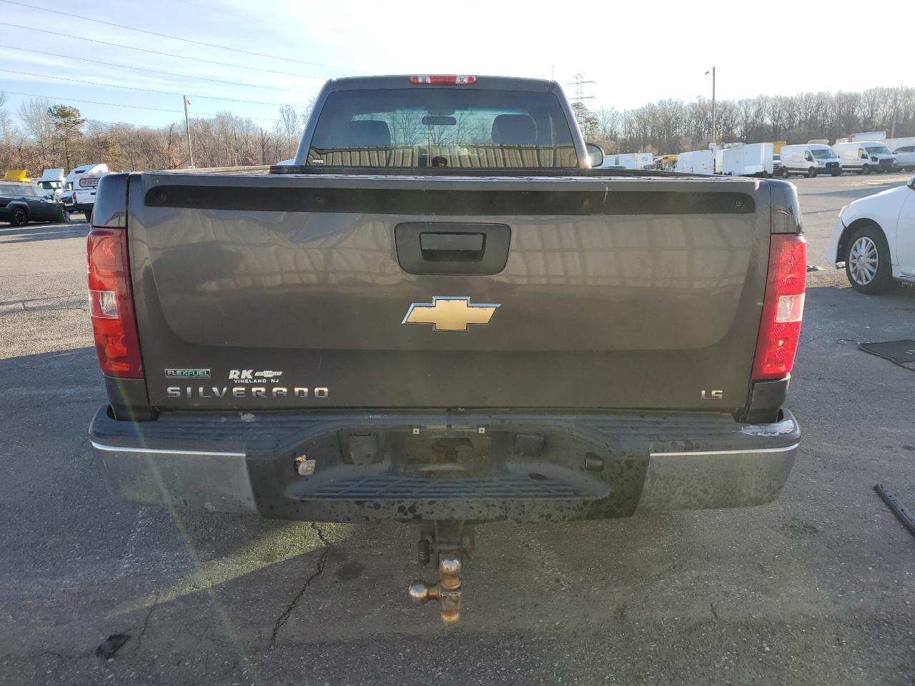 2010 Chevrolet Silverado C1500 - Image 6