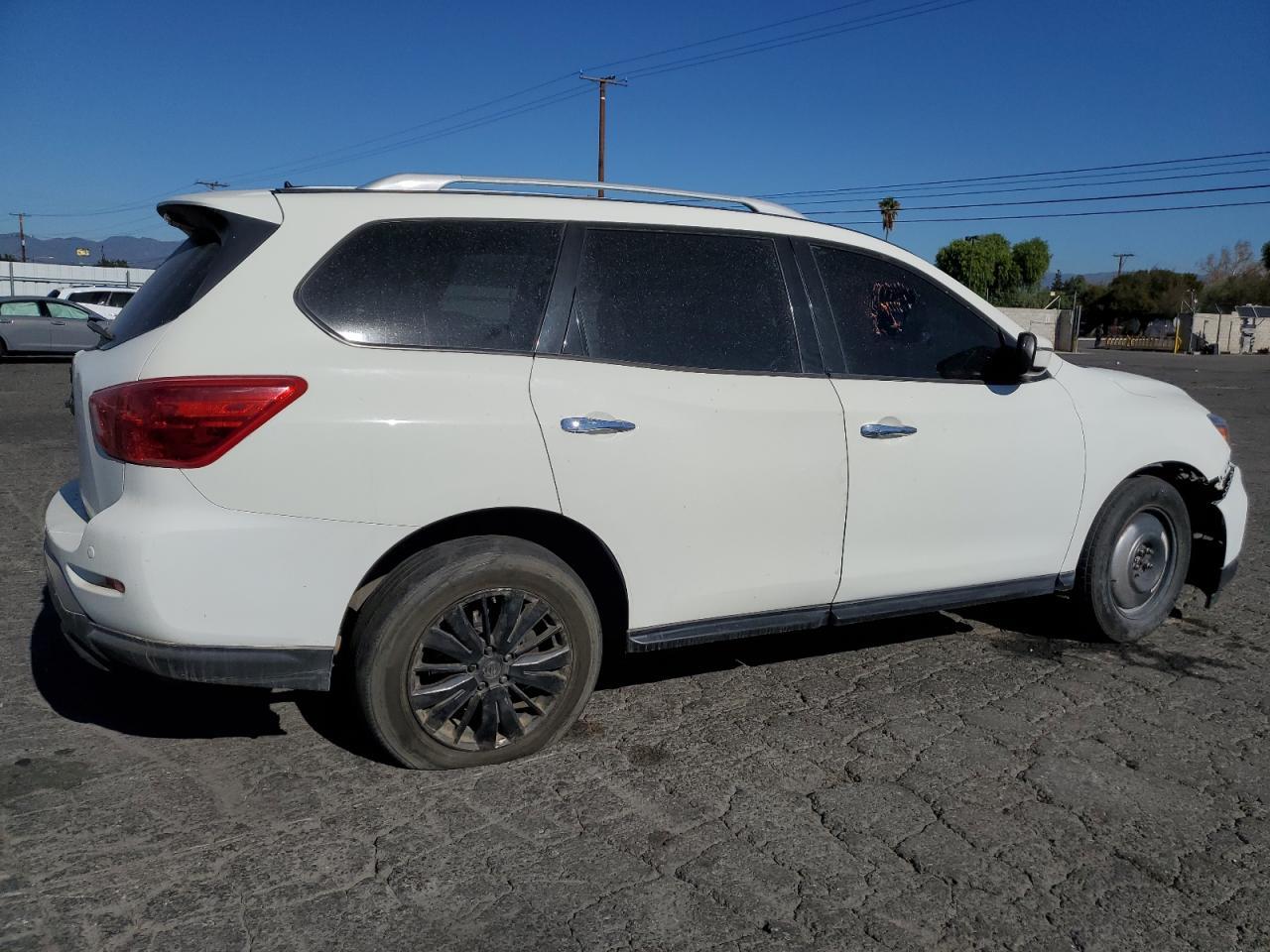 2017 Nissan Pathfinder S - Image 3