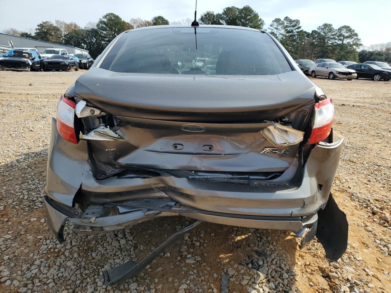 2014 Ford Fiesta Se - Фото 6