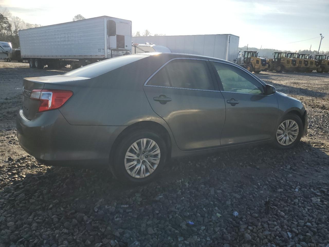 2014 Toyota Camry L - Фото 3