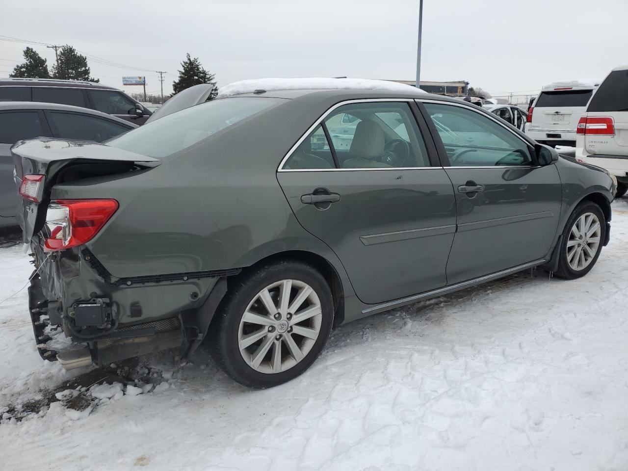 2013 Toyota Camry L - Фото 3