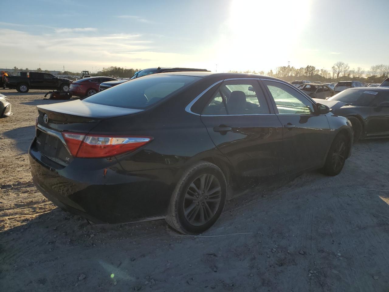 2015 Toyota Camry Le - Image 3