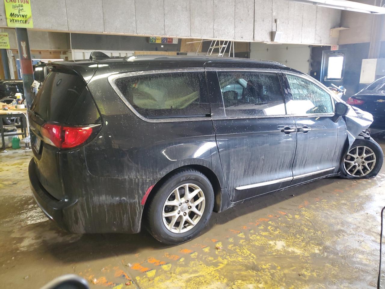 2020 Chrysler Pacifica Touring L - Image 3