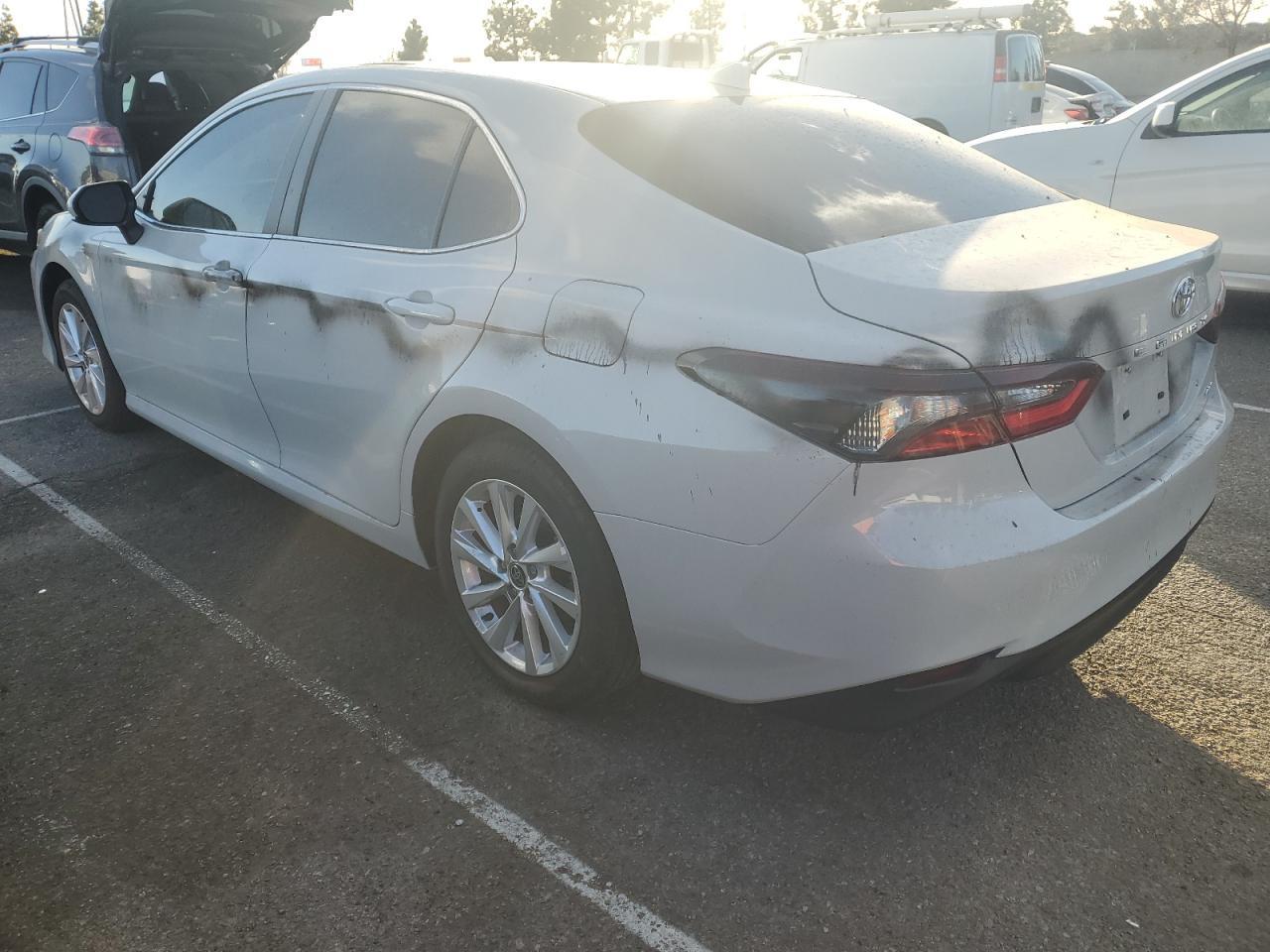 2024 Toyota Camry Le - Фото 2
