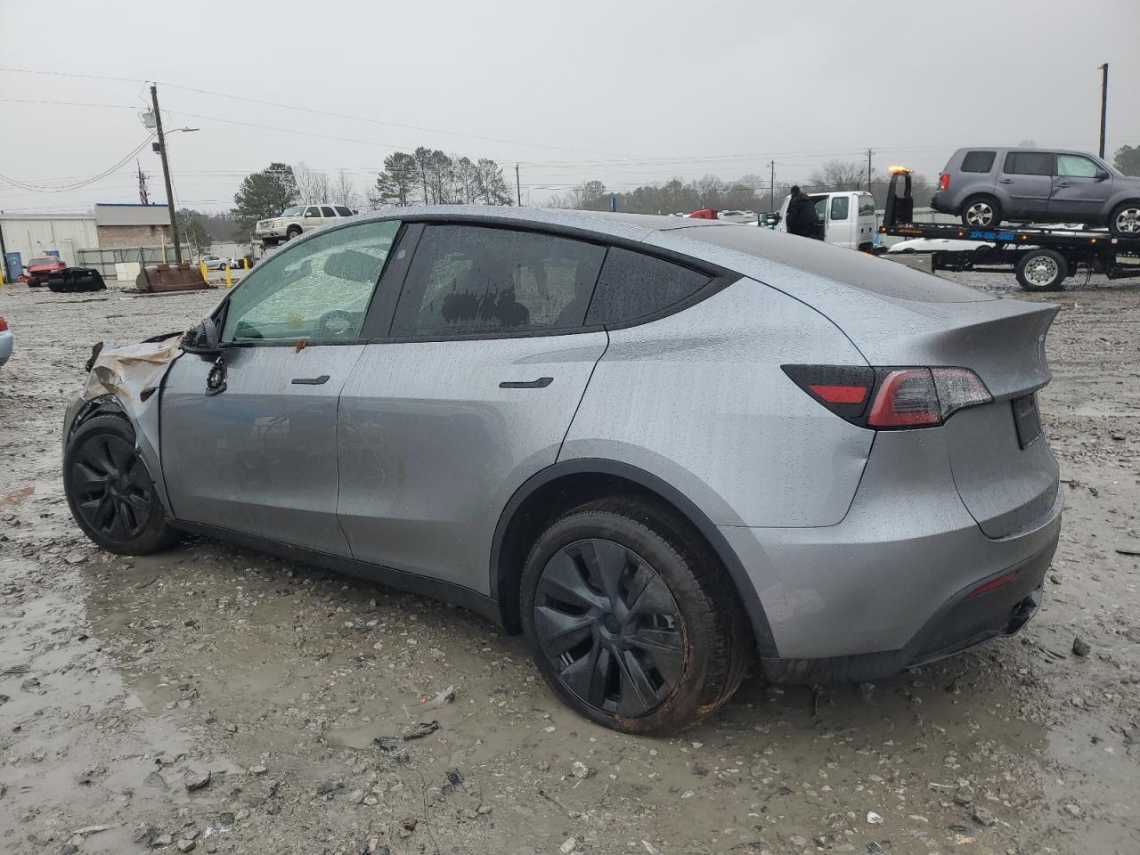 2025 Tesla Model Y - Фото 2