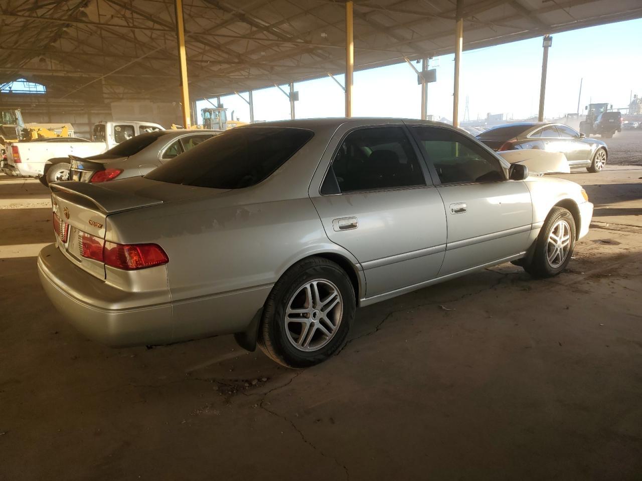 2000 Toyota Camry Ce - Фото 3