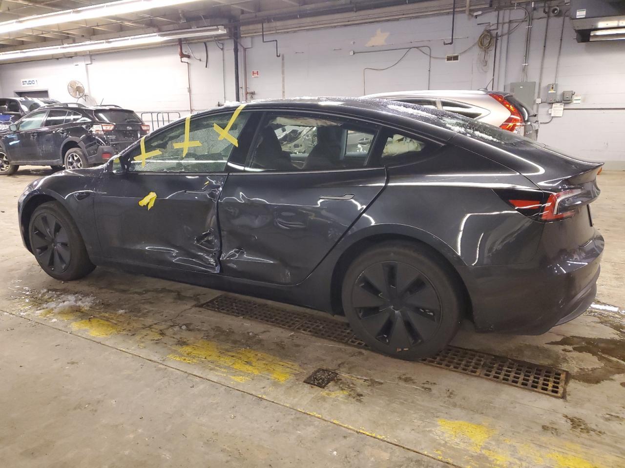 2024 Tesla Model 3 - Фото 2