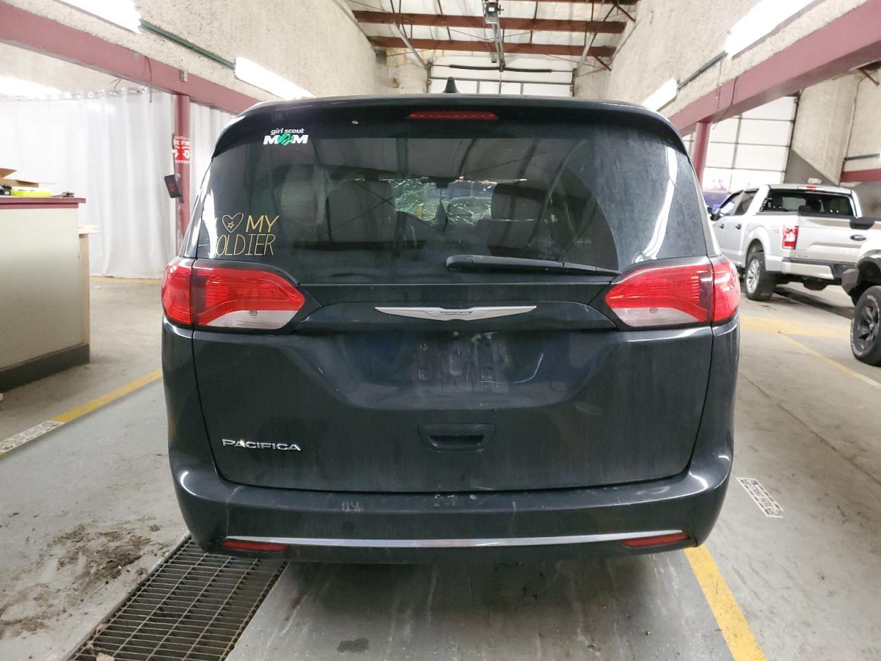 2017 Chrysler Pacifica Touring L - Фото 6
