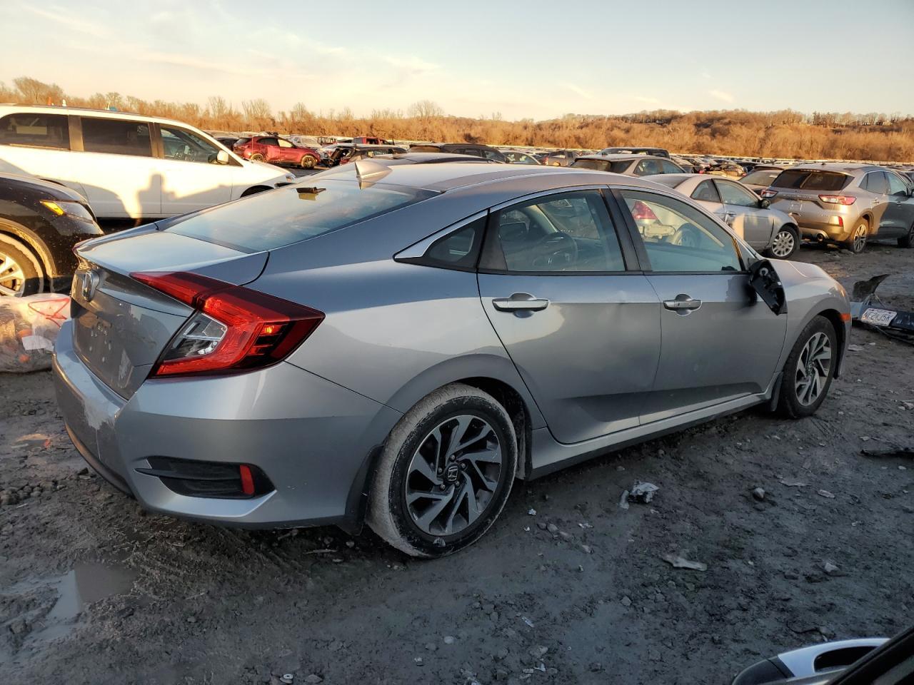 2018 Honda Civic Ex - Image 3