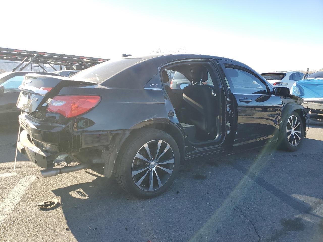 2014 Chrysler 200 Touring - Фото 3